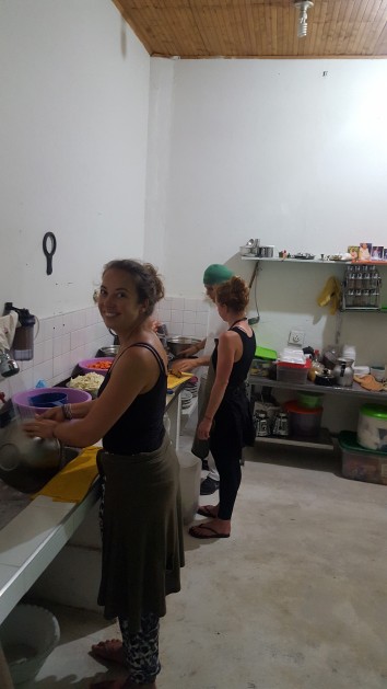 Preparing the food for the homeless in Cartago